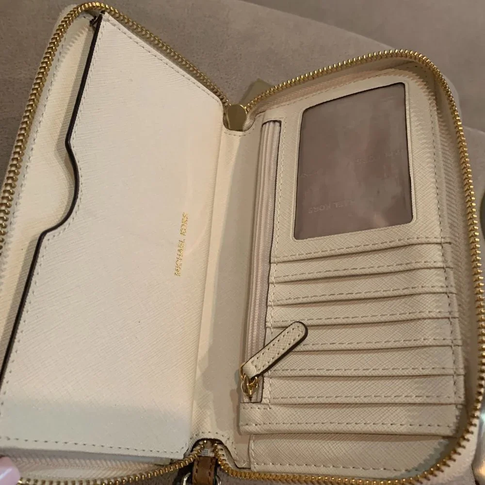 Michael Kors Large Leather Phone Wallet/Wristlet - Picture 3 of 5